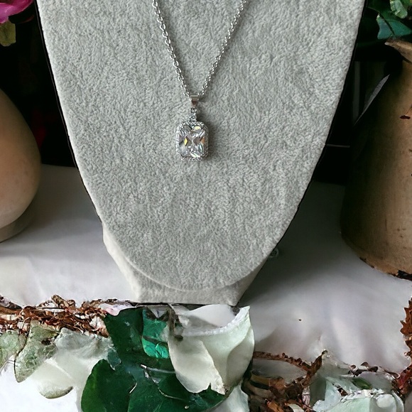 New! Stunning Silver Halo Diamond Necklace - Picture 9 of 9
